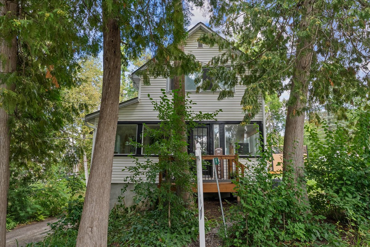 14 Lenal St, Kawartha Lakes waterfront cottage front exterior